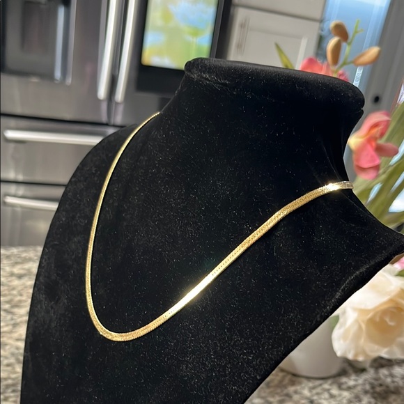 Elegant Gold Necklace - Picture 3 of 5